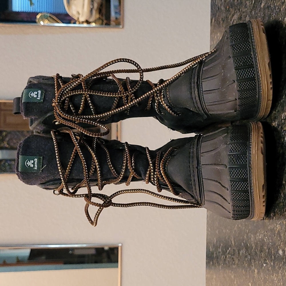 Kamik Sienna 2 Boots barely used black and gray Women’s Size 8